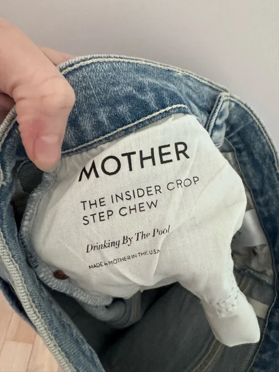 MOTHER The Insider Crop Step Chew in Drinking By The Pool - Picture 7 of 7